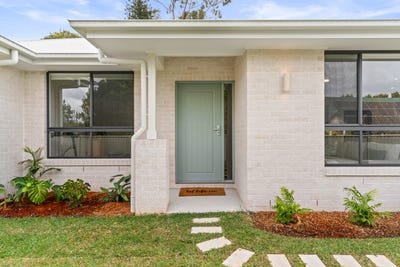 /international/au/8a-kirsten-drive-glass-house-mountains-qld-152467632/