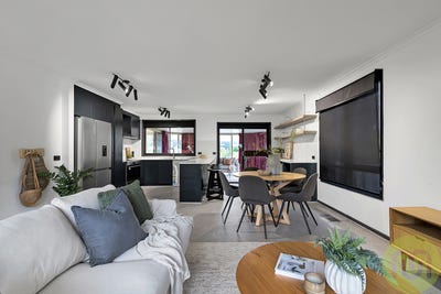 /international/au/8-coglin-place-kambah-act-152564748/