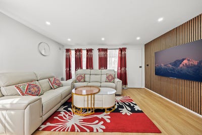 /international/au/7-coonong-way-airds-nsw-152375368/