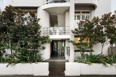 /international/au/2-64-victoria-avenue-albert-park-vic-151394476/