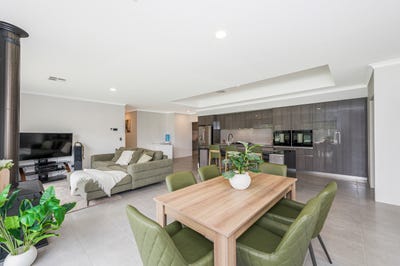 /international/au/7-narin-lp-bullsbrook-wa-150998680/
