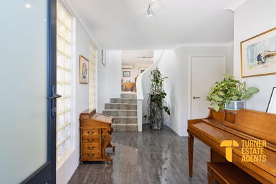 /international/au/8-beard-street-beaconsfield-wa-148240556/