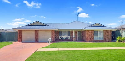 /international/au/5-lady-mary-drive-west-wyalong-nsw-152600844/