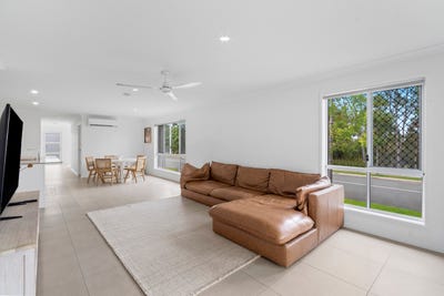 /international/au/2-aspen-way-arundel-qld-151117860/