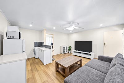 /international/au/4-13-darrambal-street-chevron-island-qld-152652376/