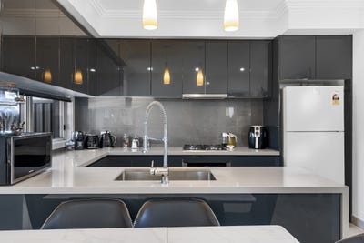 /international/au/6-6a-upwey-place-st-johns-park-nsw-148286880/