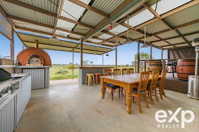 /international/au/415-mckay-road-blanchetown-sa-151411724/