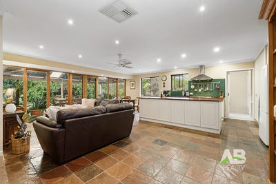 /international/au/180-scenic-drive-wanneroo-wa-151037360/