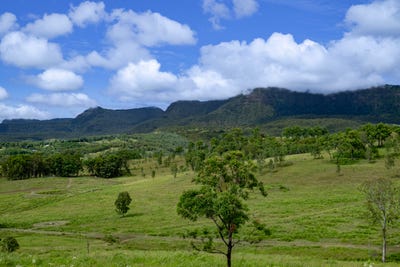 /international/au/2-ryan-road-tarome-qld-700411844/