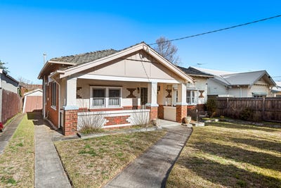 /international/au/18-brentani-avenue-elsternwick-vic-148520788/