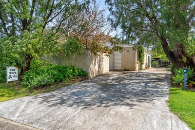 /international/au/4-larch-loop-margaret-river-wa-152545720/