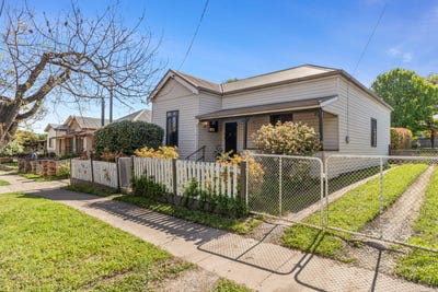 /international/au/62-marsh-street-armidale-nsw-148469860/