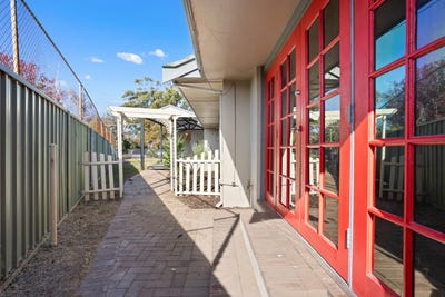 /international/au/16-hillcrest-avenue-south-bunbury-wa-148093104/
