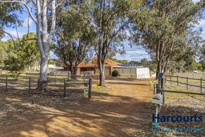 /international/au/7-shorthorn-pass-lower-chittering-wa-152577924/