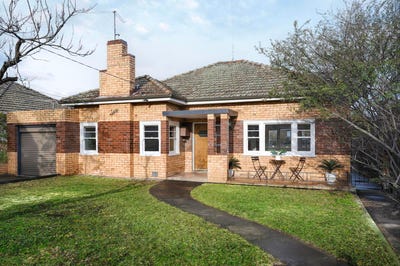 /international/au/10-royal-parade-reservoir-vic-148532056/