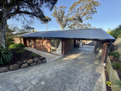 /international/au/40-rolloway-rise-chirnside-park-vic-152366160/
