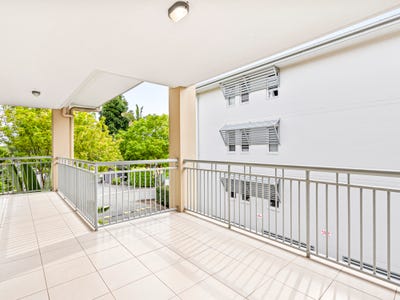 /international/au/1007-33-clark-street-biggera-waters-qld-151103856/