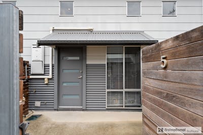 /international/au/5-94-havannah-street-bathurst-nsw-151366208/