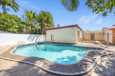 /international/au/22-webster-street-mundingburra-qld-152376424/
