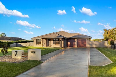 /international/au/7-twin-creeks-drive-luddenham-nsw-151598360/
