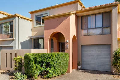 /international/au/43-20-fairway-drive-clear-island-waters-qld-150795248/