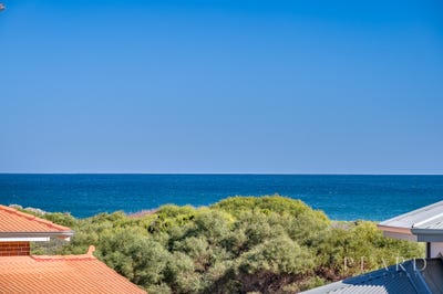/international/au/4-bluewater-rise-mullaloo-wa-151111804/