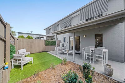 /international/au/82-2-pateman-parade-thornlands-qld-152633500/