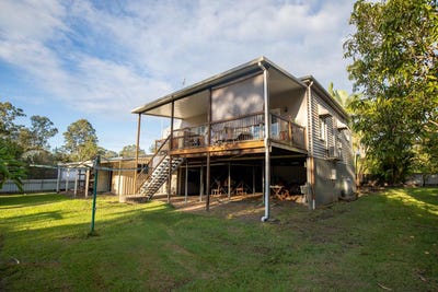/international/au/27-james-st-howard-qld-151671068/