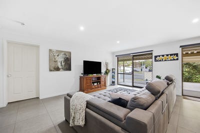 /international/au/1-yarradup-street-ashmore-qld-151140912/