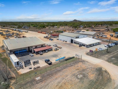 /international/au/9-blacks-road-broughton-qld-505258300/