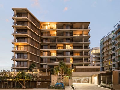 /international/au/701-16-20-woodcliffe-crescent-woody-point-qld-147845756/
