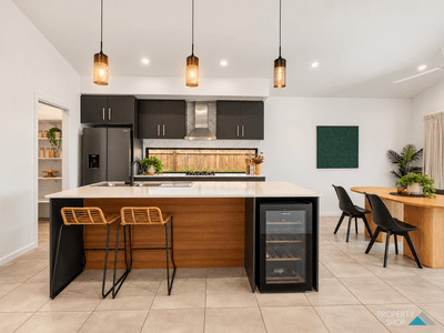 /international/au/54-whyambeel-chase-smithfield-qld-152563372/