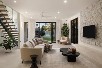 /international/au/12-mawarra-street-buddina-qld-148471412/