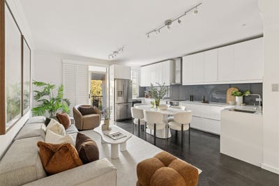 /international/au/98-2-18-buchanan-street-balmain-nsw-151345188/