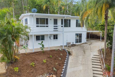 /international/au/163-philip-street-west-gladstone-qld-151155612/