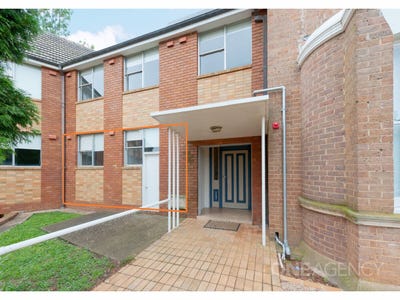 /international/au/8-8-ben-street-goulburn-nsw-150671792/