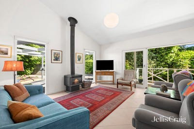 /international/au/11b-falls-road-trentham-vic-148383540/