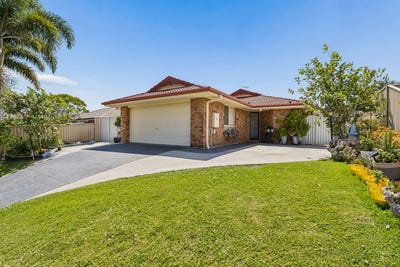 /international/au/7-kingston-drive-banora-point-nsw-152477396/