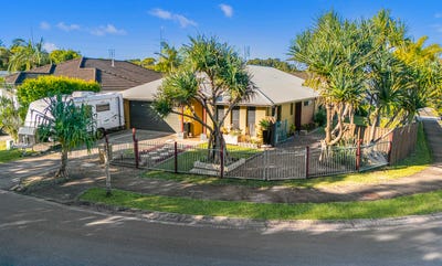 /international/au/17-barwon-crescent-sippy-downs-qld-148471984/