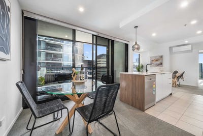 /international/au/603-15-bowes-street-phillip-act-150818844/