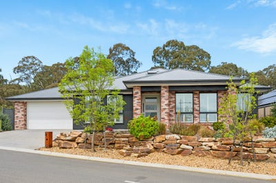 /international/au/2-seven-street-mount-barker-sa-152586900/