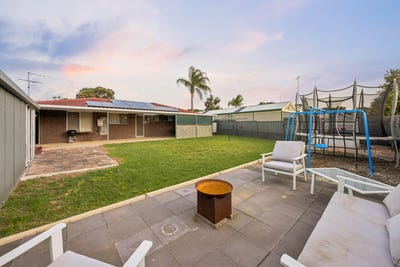 /international/au/5-otama-court-craigmore-sa-152467592/