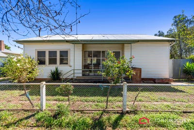 /international/au/9-urana-street-lockhart-nsw-150809756/