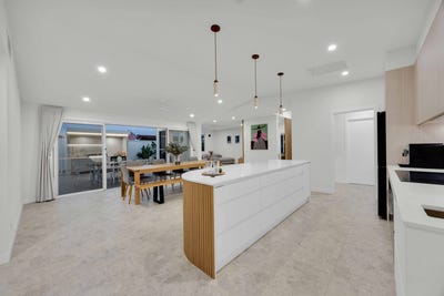 /international/au/11-kookaburra-crescent-bokarina-qld-150750284/