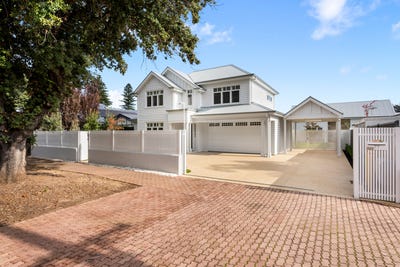 /international/au/77-moseley-street-glenelg-south-sa-151452400/
