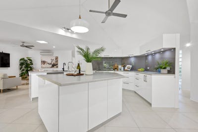/international/au/49-endeavour-street-port-douglas-qld-148008320/