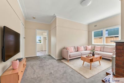/international/au/12-petit-street-yass-nsw-152485632/