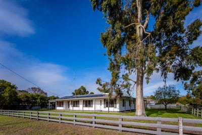 /international/au/19-edinburgh-road-edenhope-vic-151284664/