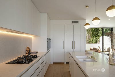 /international/au/12-18-prospect-terrace-st-lucia-qld-151263724/