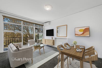 /international/au/13-22-allison-road-elsternwick-vic-152467420/